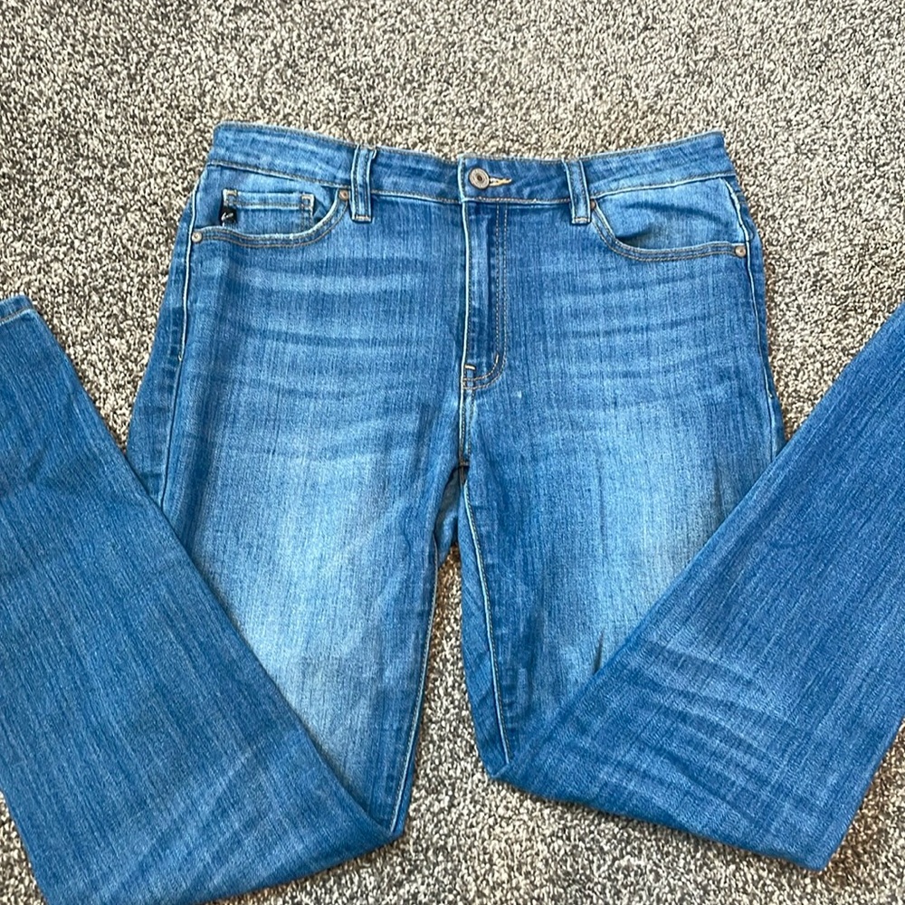 Women’s Straight Light Wash Jeans